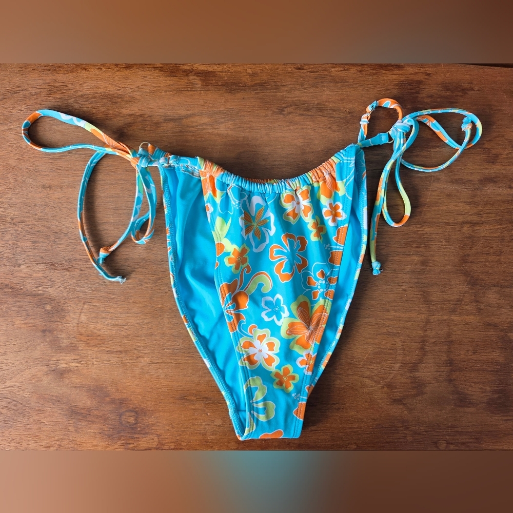 PacSun Bikini Bottoms Size Large